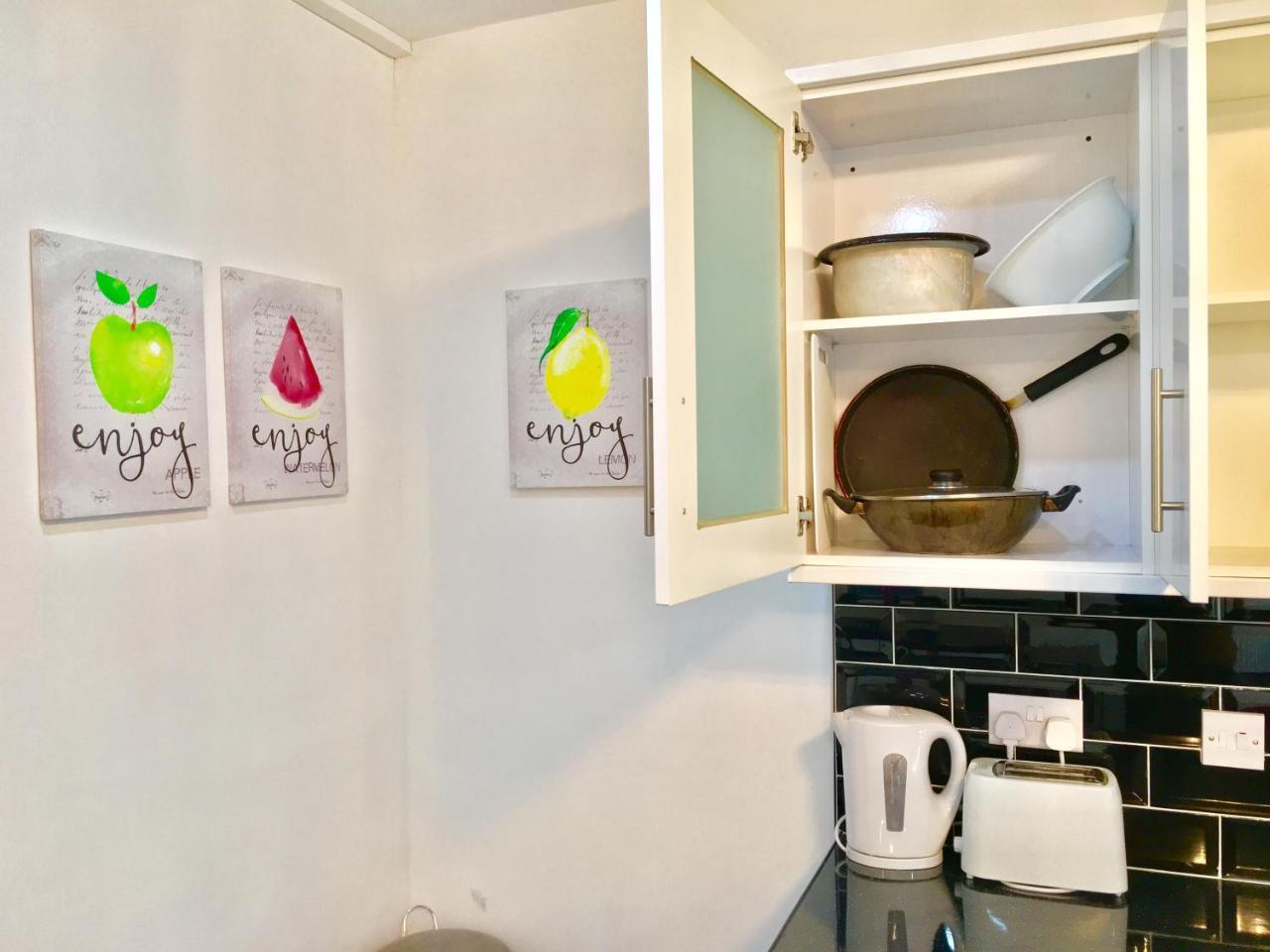 London 2 Bedroom Apartment, Kitchen, Reception And Private Garden Dış mekan fotoğraf