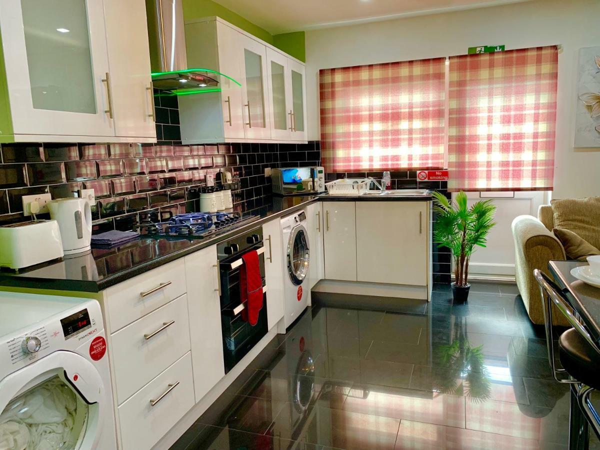 London 2 Bedroom Apartment, Kitchen, Reception And Private Garden Dış mekan fotoğraf