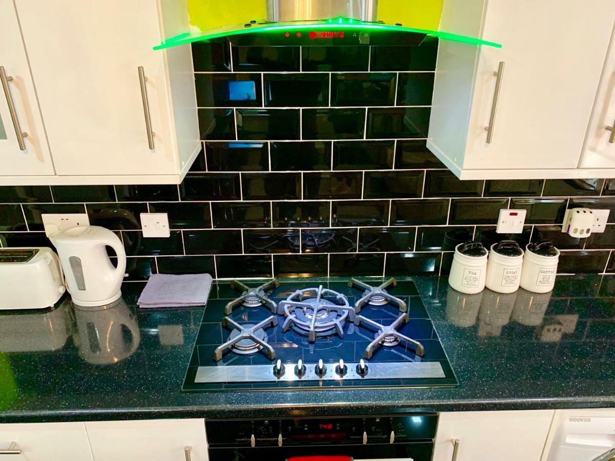 London 2 Bedroom Apartment, Kitchen, Reception And Private Garden Dış mekan fotoğraf